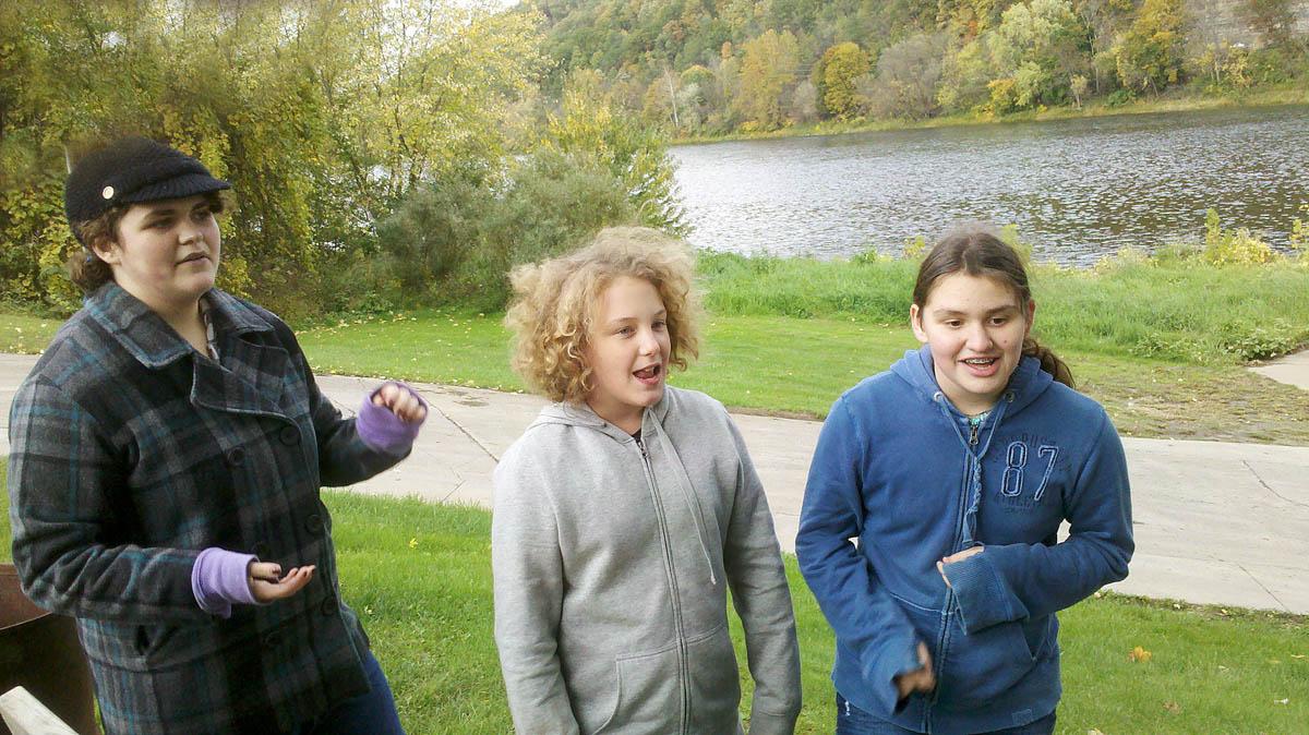 Sonya, Gina, Brooke all singing